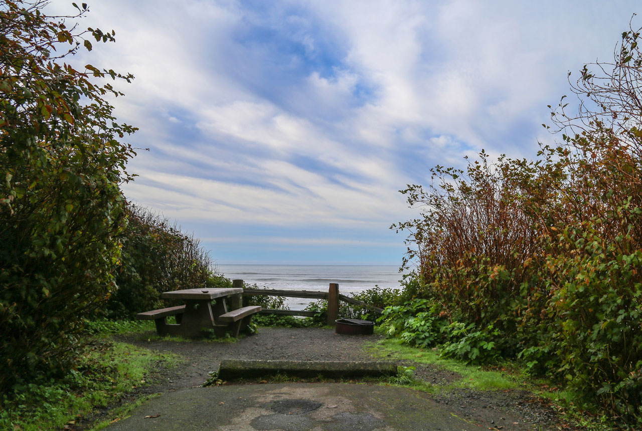 Enjoy a group campsite just a quarter-mile south of Kalaloch's Main Lodge perched on the bluff overlooking the ocean.