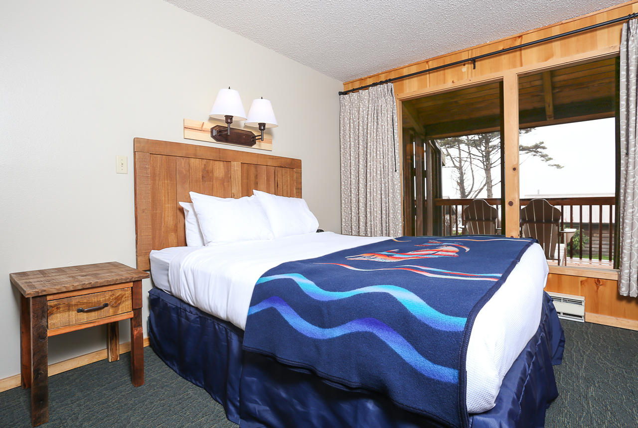 Seacrest House suite sleeping area at Kalaloch Lodge.