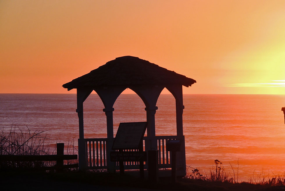 A picturesque Olympic sunset at the Kalaloch Lodge gazebo